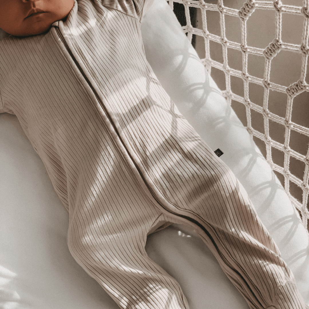 Pyjama met voetjes | Essential Beige