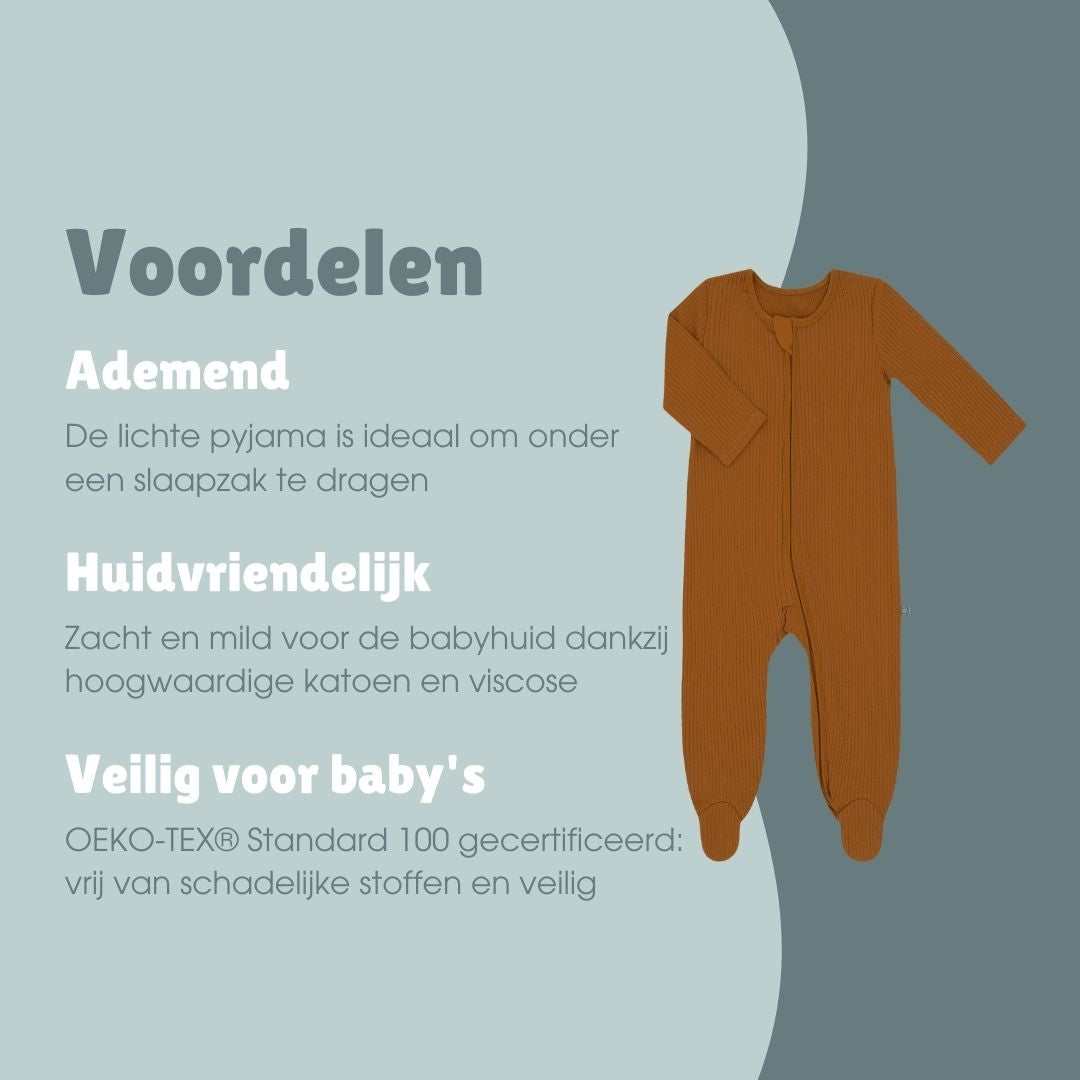 Pyjama met voetjes | Essential Toffee