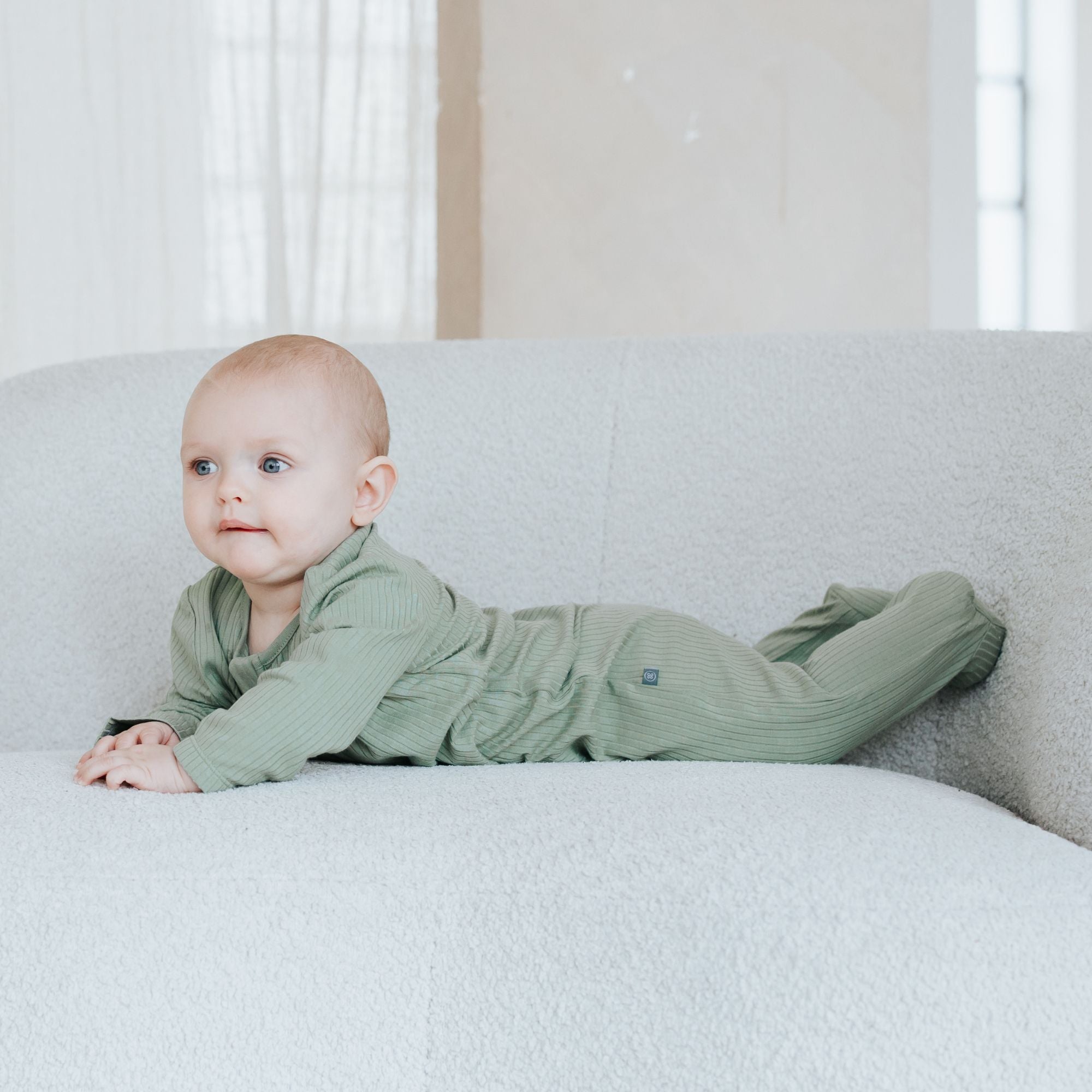 Pyjama met voetjes | Essential Groen